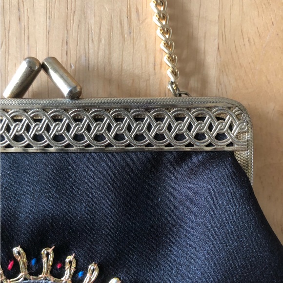 Vintage Black satin Embroidered front small purse clutch with gold chain - Picture 4 of 9